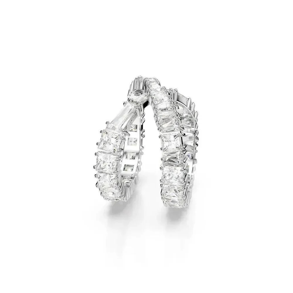 Swarovski Womens Fashion Square-Cut Hyperbola Cubic Zirconia Gem Twisted Ring